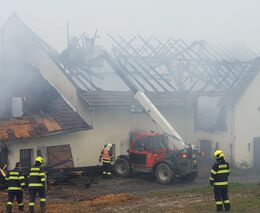 Další farma zasažená požárem potřebuje vaši pomoc 