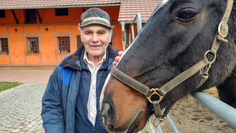 „Babička plakala. Nechápal jsem, proč nemůžeme být doma,“ vzpomíná na Vánoce v roce 1952 sedlák