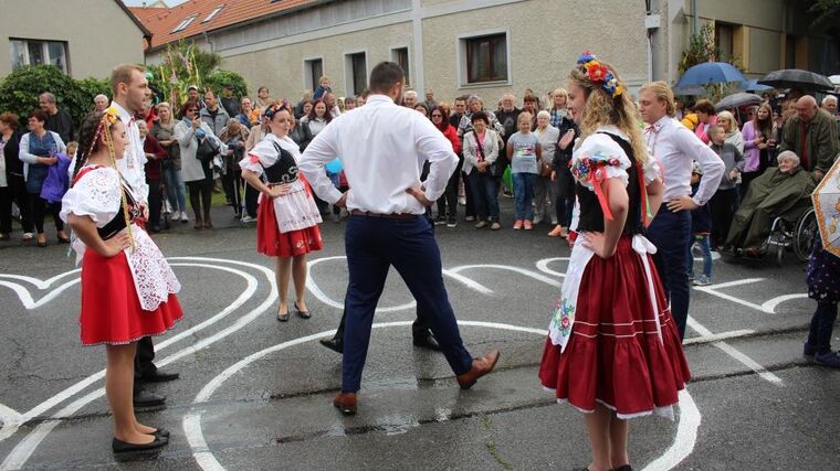 Chodouň - příklad obce, v níž to i díky sedlákům stále žije