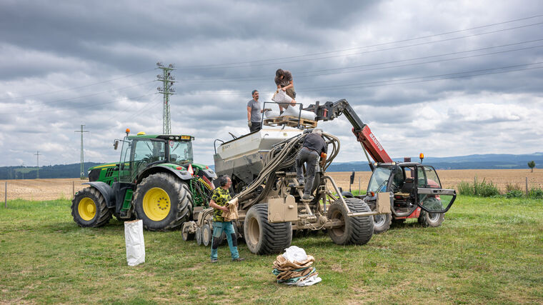 Zemědělce dusí ceny ropy. Volají o pomoc