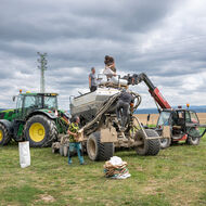 Zemědělce dusí ceny ropy. Volají o pomoc