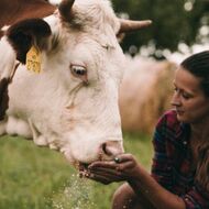 Mladí farmáři se vracejí na pole. Nadšení ale naráží na drahou půdu i složité dotace