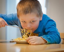 Jídelníček školáků se začíná výrazně měnit. Jak se změní nabídka školních jídelen?