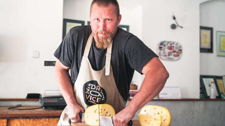 Z města utekli na farmu. Začínali od nuly, dnes vyrábí oceňované sýry a jogurty