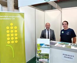 Země živitelka: z aplikace „mlíko“ nevyskočí a za drahé potraviny mohou Němci