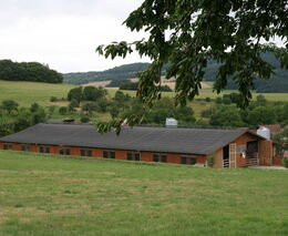 Budou někdy zemědělci moci bydlet na svých farmách i mimo obec?