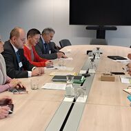 Rodinné farmy proti kolosům. Komisař Hansen přijede na farmy českých sedláků