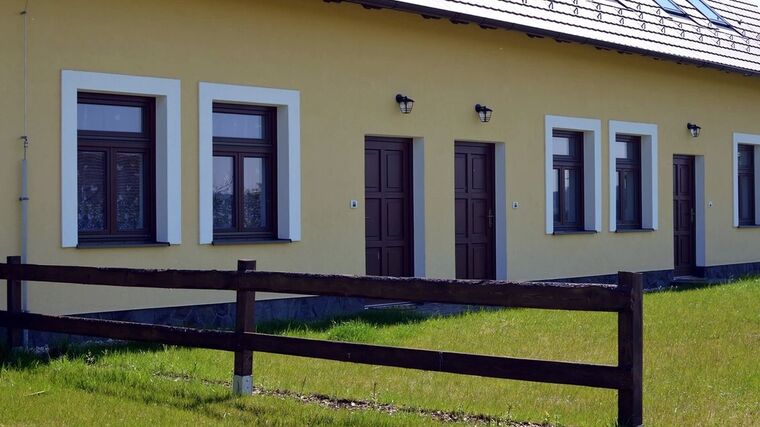 ‚18 měsíců nebo déle.‘ Vláda schválila návrh na evidenci ubytovaných, ochránce soukromí oslyšela