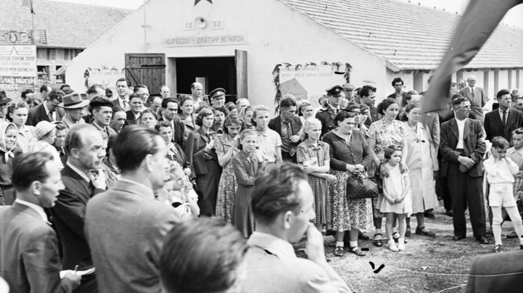 Zákonem o zemědělských družstvech začala násilná kolektivizace venkova 