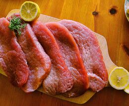 Analýza: Průměrná cena masa v akčních letácích meziročně vzrostla o 19 procent