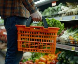 Válka v Íránu kromě pohonných hmot zřejmě zdraží i potraviny. Světu hrozí nedostatek hnojiv