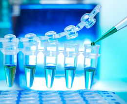Mohou škodit zdraví, ale zatím nemají náhradu. Brusel řeší, co s věčnými chemikáliemi