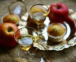 Odešli z banky a koupili usedlost s ovocnými sady. V lihovaru vyrábí i domácí pálenku