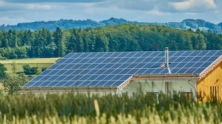 Soláry bude snazší postavit. Od elektráren pro bytovku je Česko ale daleko