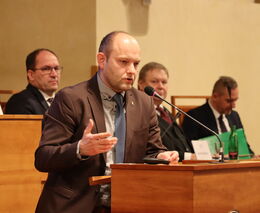 Jaroslav Šebek v Senátu: V české kotlině schází hmatatelnější politická důvěra v klasického sedláka