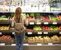 Výrobci i obchodníci varují před zdražením potravin kvůli rezervě na recyklaci
