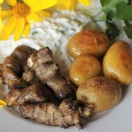 Co je to za divnou bramboru? Farma Oleško v zimě sklízí oblíbené topinambury