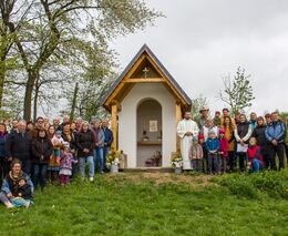Kaplička sv. Jiří nad statkem v Hronově Vesci