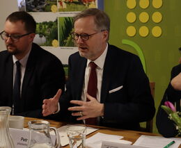 Výborný a Fiala na brífingu pochválili konstruktivní jednání se zemědělci