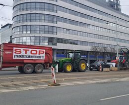 Pokračující zemědělské protesty potvrzují, že seškrtání ekologických ambicí bylo zbytečné