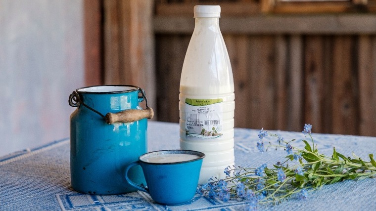 Mléko se prodává za čtyřnásobek naší ceny, stěžovala si farmářka premiérovi