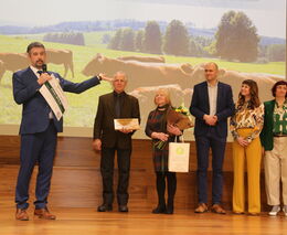 Martin Nejdl: Krávy s telaty na pastvě, mokřad, lipová alej, cesta ke kapličce, to je pro mě mír