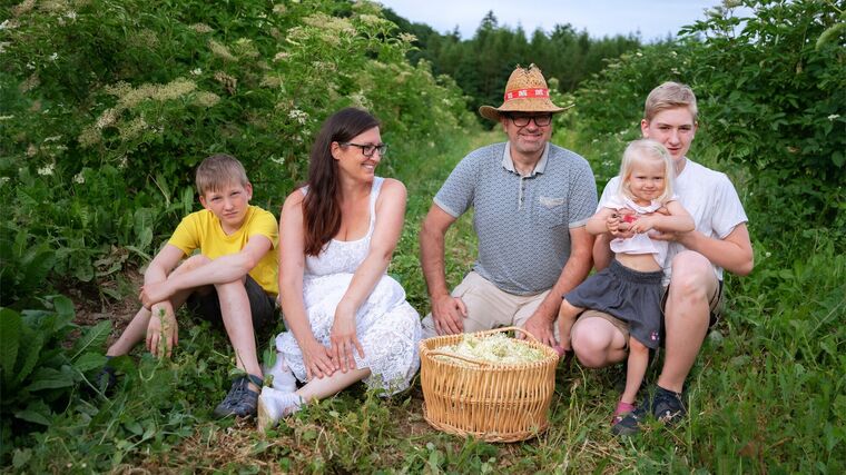 Exkluzivní rozhovor: Manžele živí bezinky! Založili bezový sad a vyrábějí sirupy