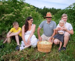 Manželé Vondrákovi opustili kancelář, založili sad O bezinkách s ekologickou certifikací