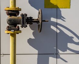 Rychlý úprk od plynu položí mnohá průmyslová odvětví