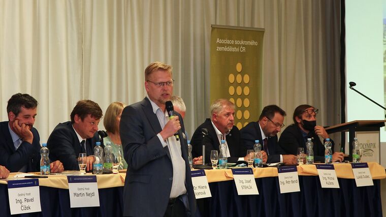 VIDEO: Politici k legislativnímu ukotvení pojmu rodinná farma  