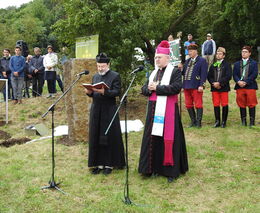 „Děti ve škole na mě křičely kulaku.“ Oběti komunistické akce K mají nově svůj památník