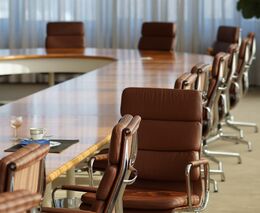 Škatulata ve Fialově vládě. Nechtěná ministerstva na poslední chvíli mění tváře