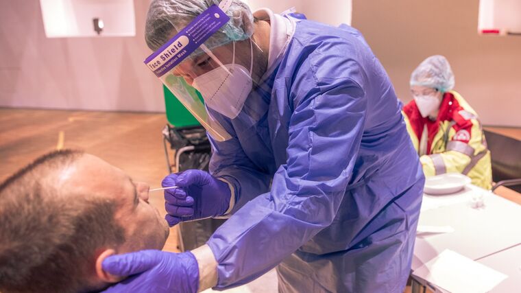 Kandidát na ministra Nekula měl pozitivní test, se Zemanem se nesetkal