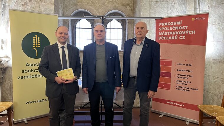 K debatě o rozvoji včelařství musí být seriózně zváni i nástavkoví včelaři