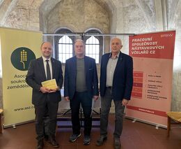 K debatě o rozvoji včelařství musí být seriózně zváni i nástavkoví včelaři